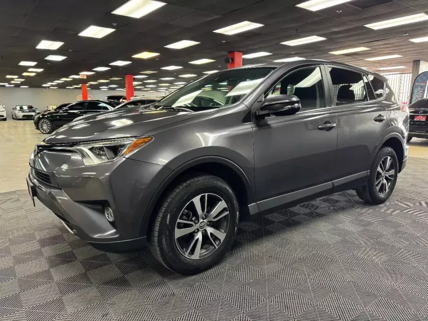 2018 Toyota RAV4 XLE photo 1
