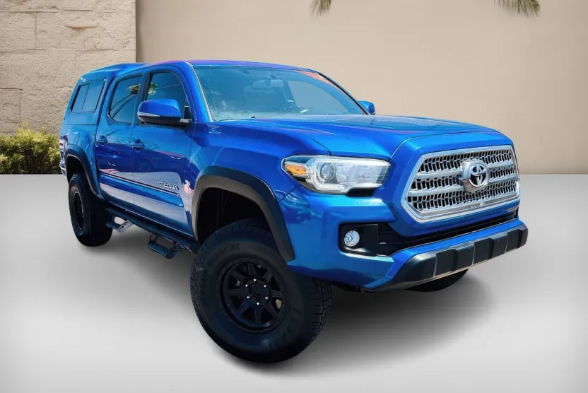2017 Toyota Tacoma TRD photo 1