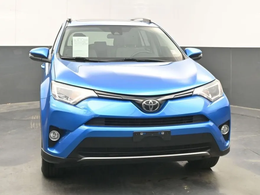 2018 Toyota RAV4 XLE photo 1