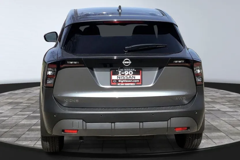 2025 Nissan Kicks SV photo 1