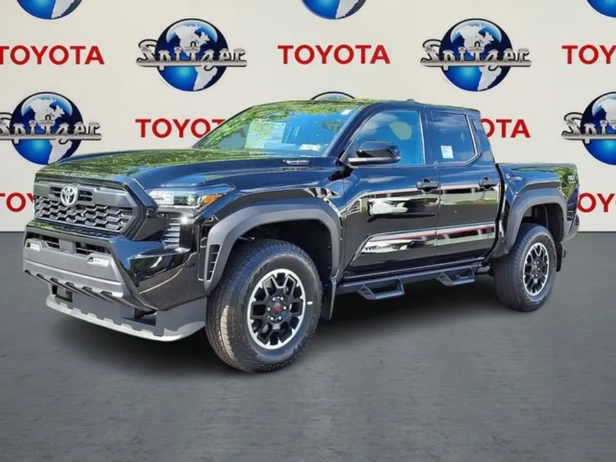 2025 Toyota Tacoma TRD Off-Road Double Cab photo 1