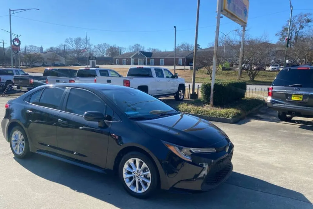 2021 Toyota Corolla LE Premium photo 1