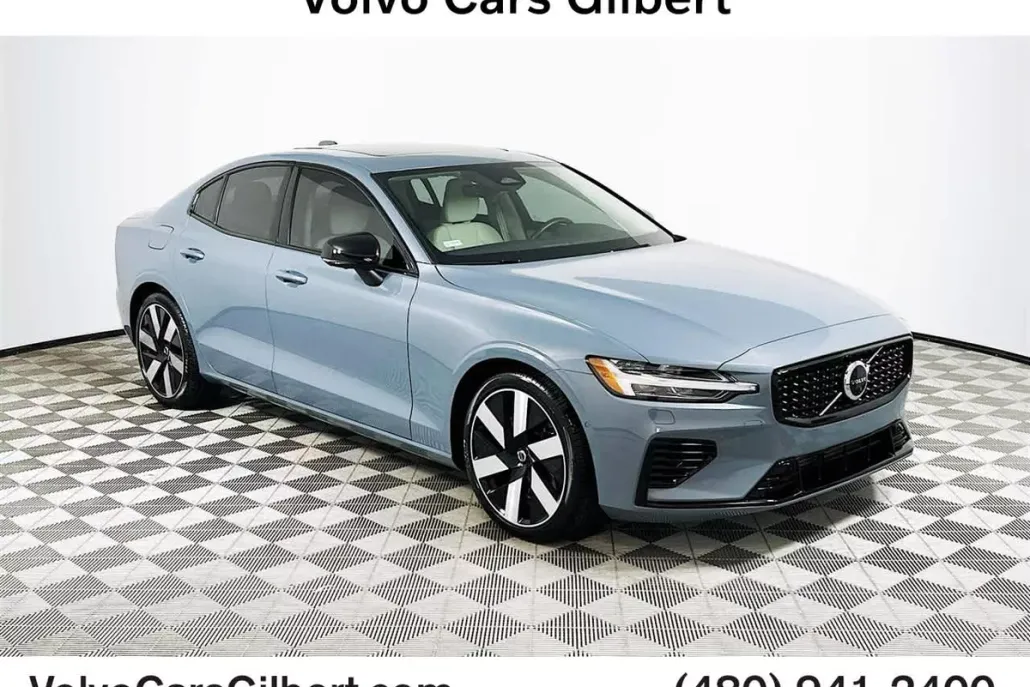 2023 Volvo S60 Recharge T8 AWD Plus photo 1