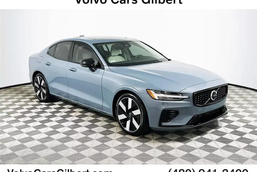2023 Volvo S60 Recharge T8 AWD Plus photo 1