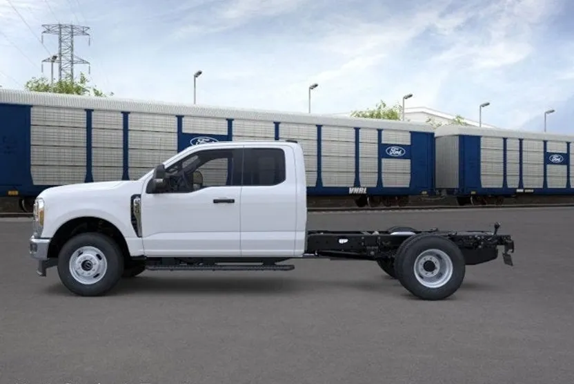 2025 Ford F-350 photo 1