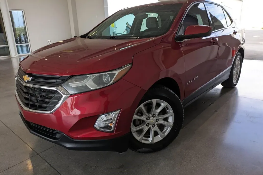 2020 Chevrolet Equinox LT photo 1