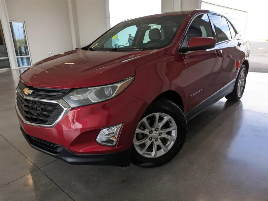 2020 Chevrolet Equinox LT photo 1