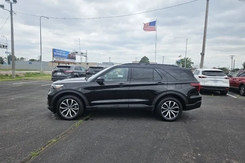 2020 Ford Explorer ST photo 1