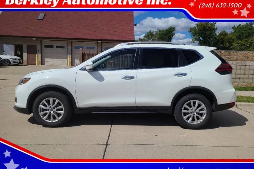 2018 Nissan Rogue SV photo 1