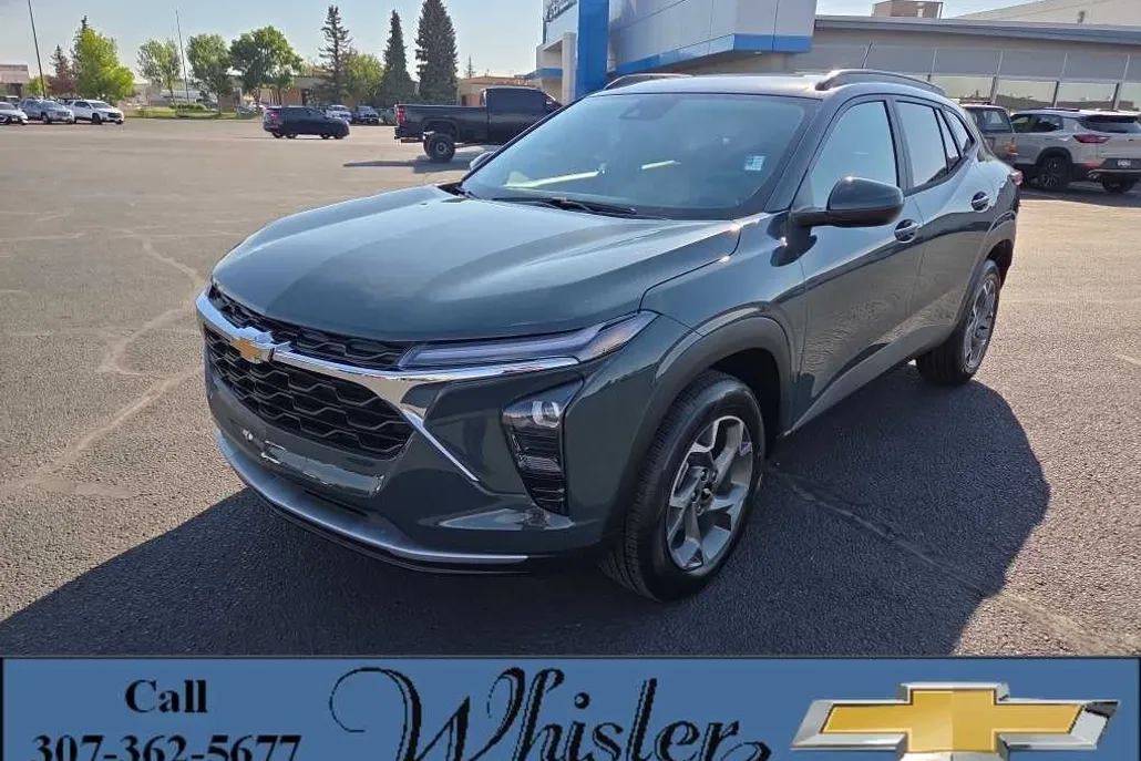 2025 Chevrolet Trax LT photo 1