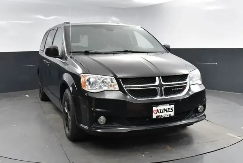 2019 Dodge Grand Caravan SXT photo 1