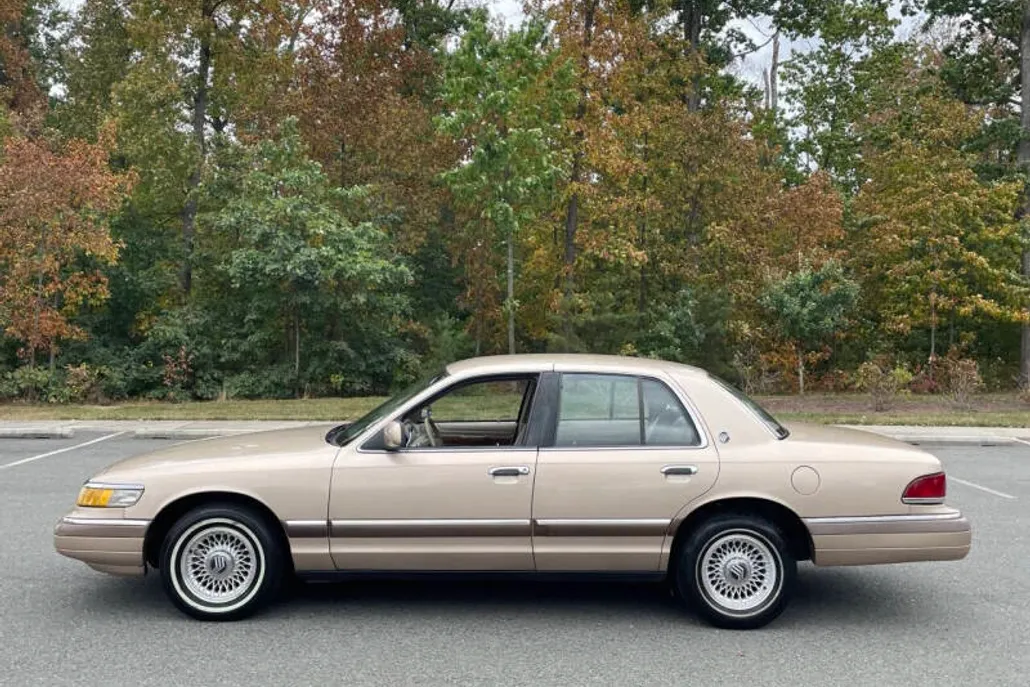 1993 Mercury Grand Marquis LS photo 1
