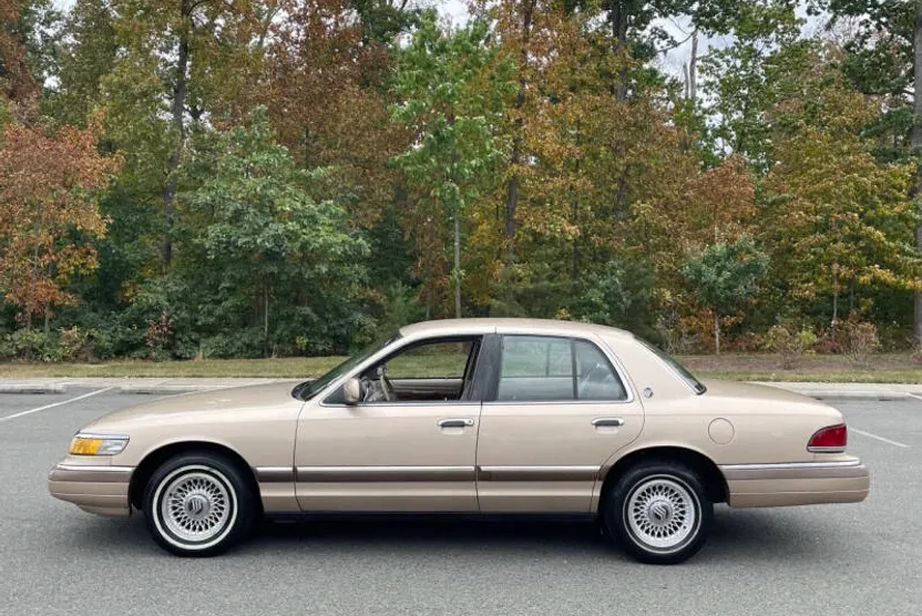 1993 Mercury Grand Marquis LS photo 1