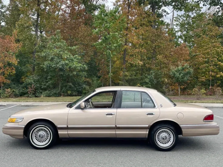 1993 Mercury Grand Marquis LS photo 1