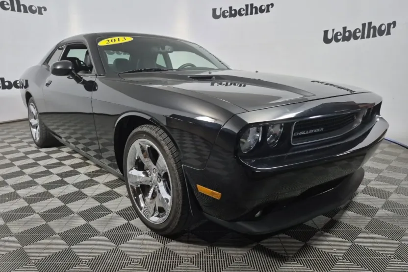 2013 Dodge Challenger R/T photo 1