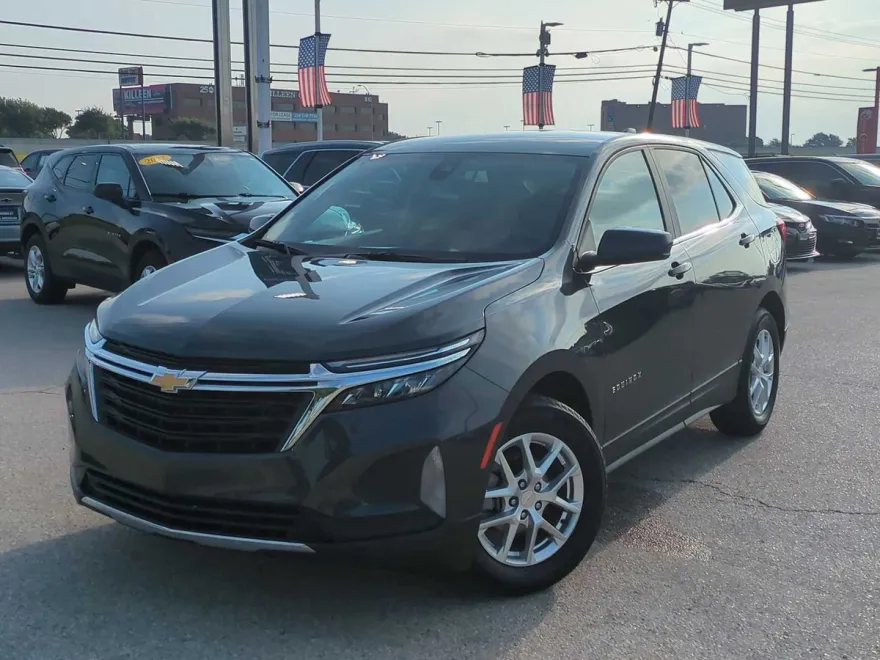 2023 Chevrolet Equinox LT photo 1