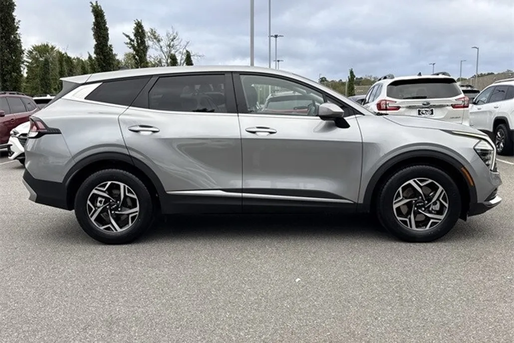 2024 Kia Sportage LX photo 1