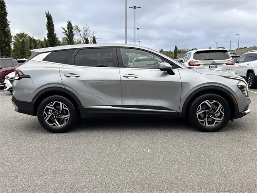 2024 Kia Sportage LX photo 1