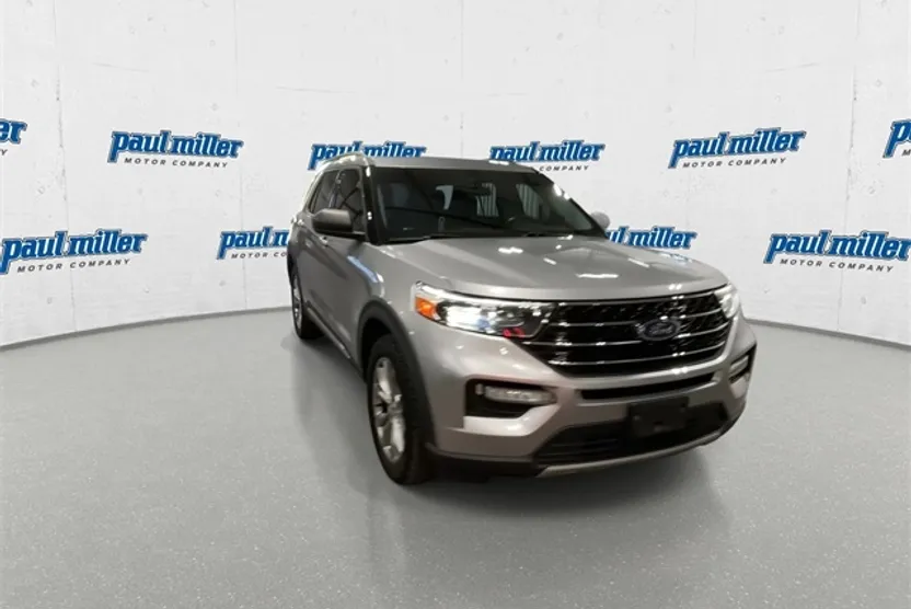 2021 Ford Explorer XLT photo 1
