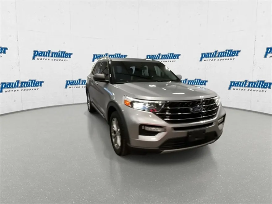 2021 Ford Explorer XLT photo 1