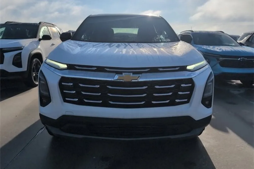 2026 Chevrolet Equinox LT photo 1