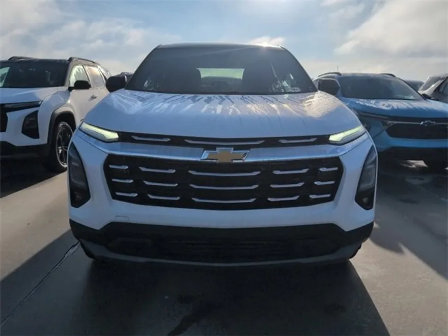 2026 Chevrolet Equinox LT photo 1