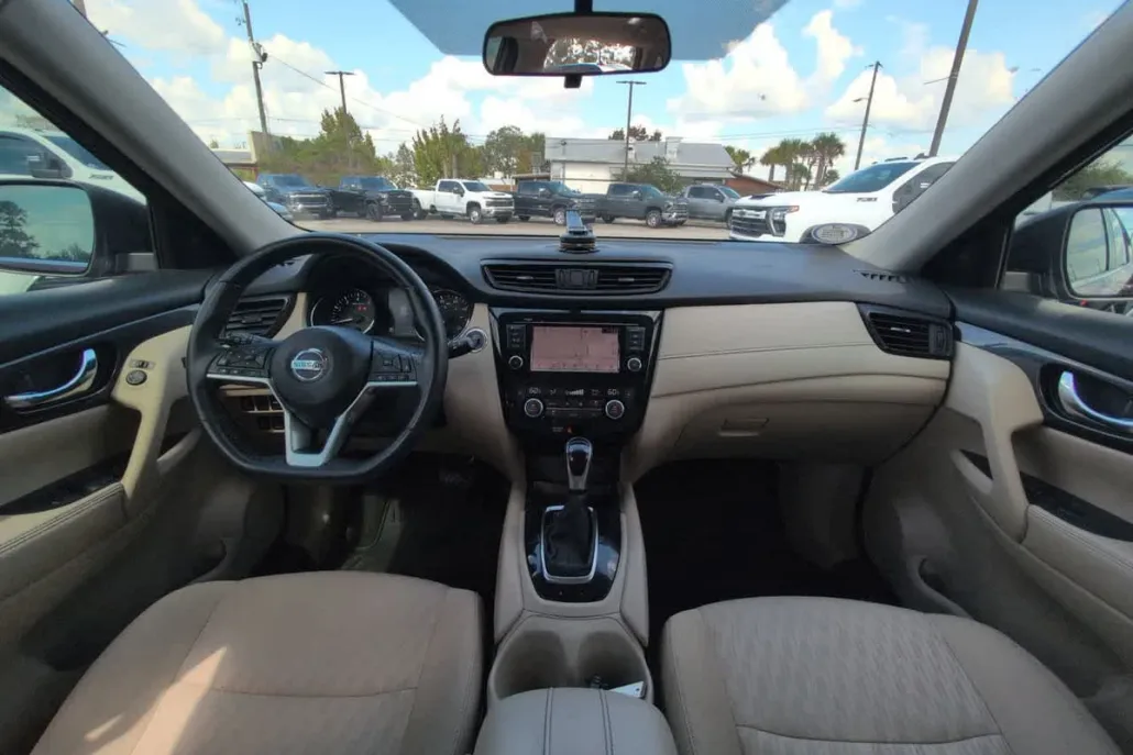 2018 Nissan Rogue SV photo 1