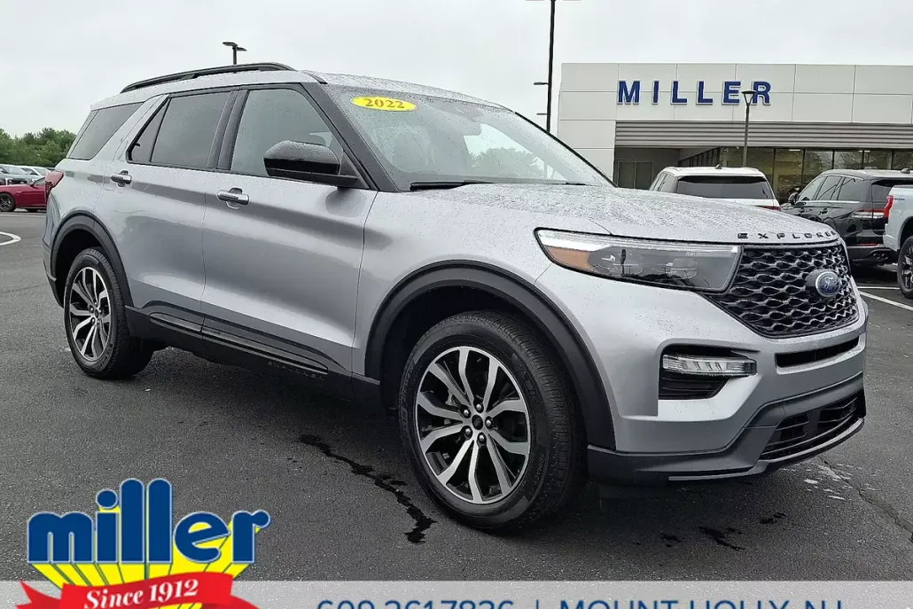 2022 Ford Explorer ST photo 1
