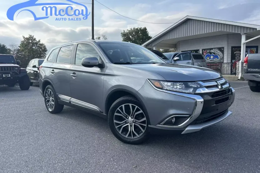 2016 Mitsubishi Outlander SE photo 1