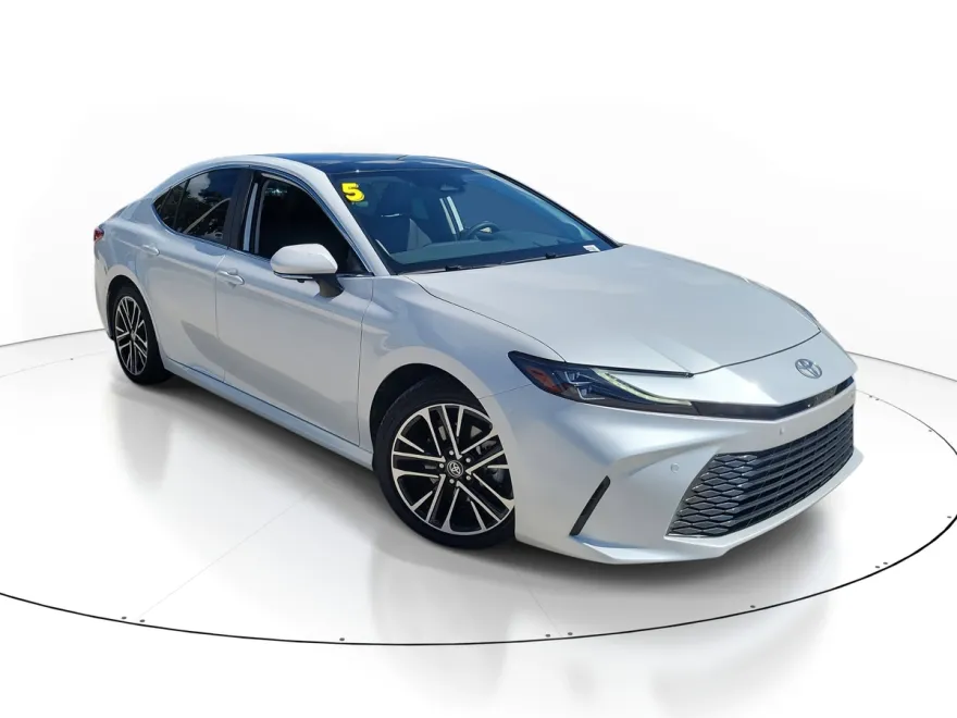 2025 Toyota Camry LE photo 1