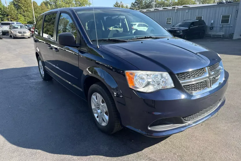 2013 Dodge Grand Caravan SE photo 1