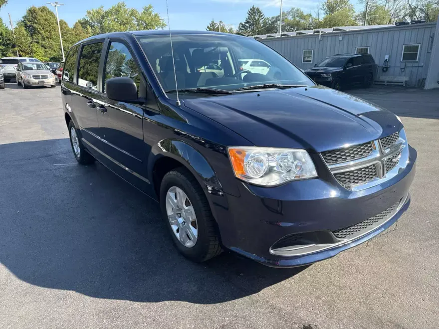 2013 Dodge Grand Caravan SE photo 1