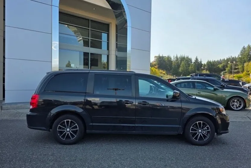 2017 Dodge Grand Caravan GT photo 1