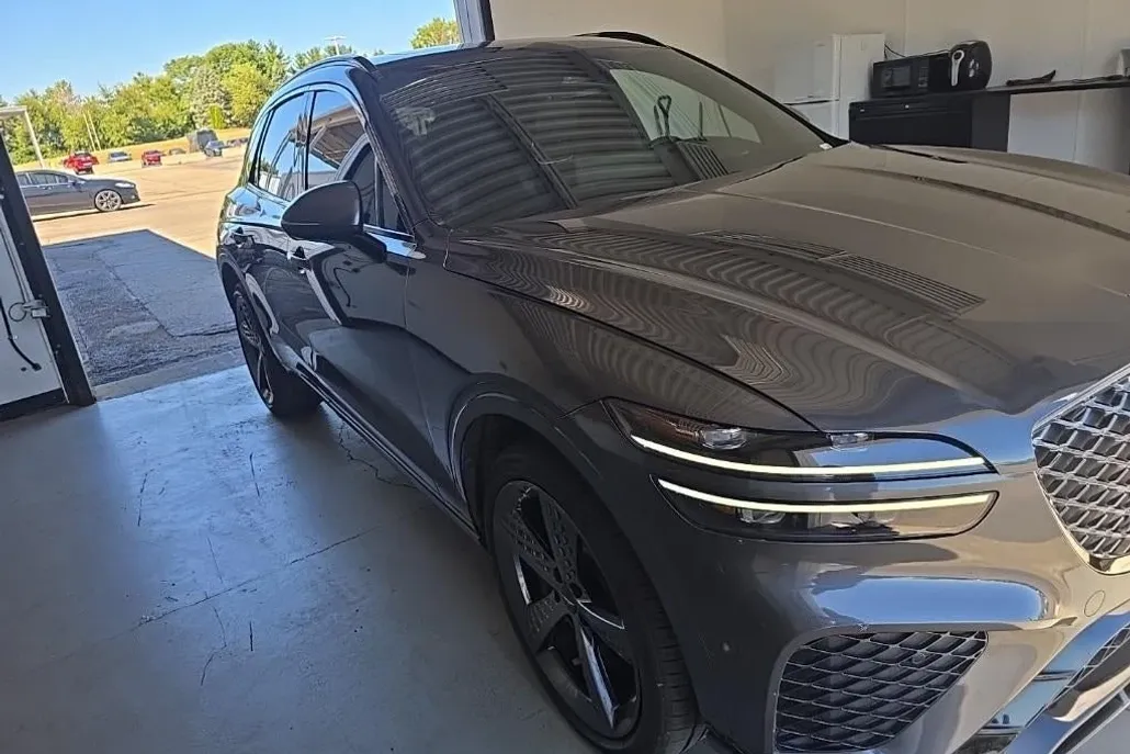 2022 Genesis GV70 3.5T Sport Prestige photo 1