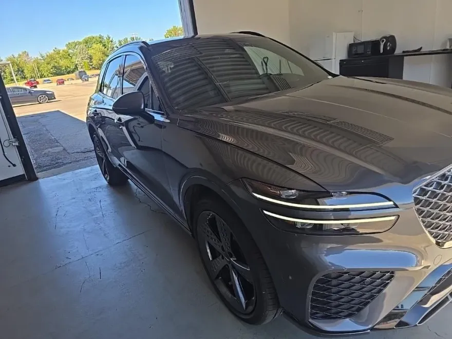 2022 Genesis GV70 3.5T Sport Prestige photo 1