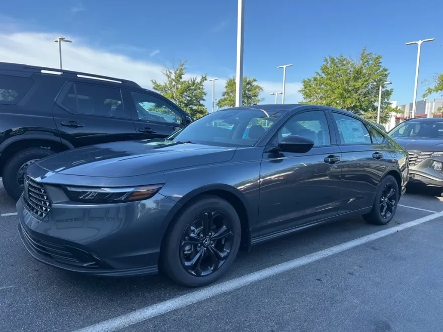 2025 Honda Accord SE photo 1