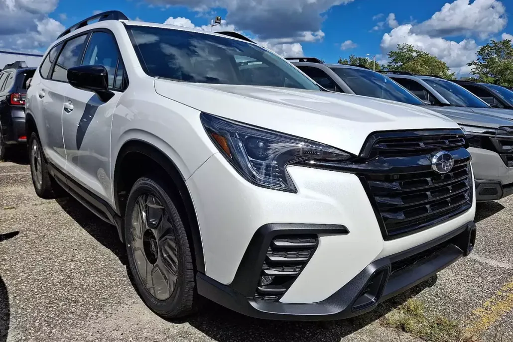 2025 Subaru Ascent Onyx Edition Touring photo 1