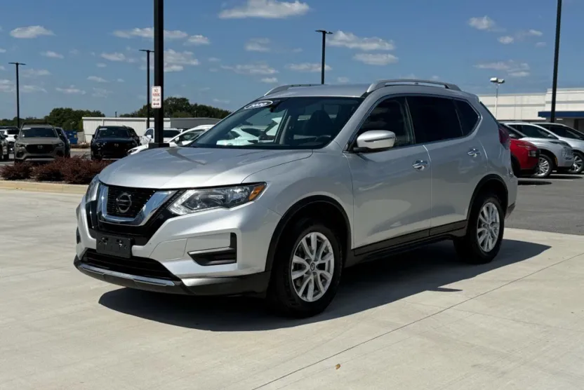 2020 Nissan Rogue SV photo 1