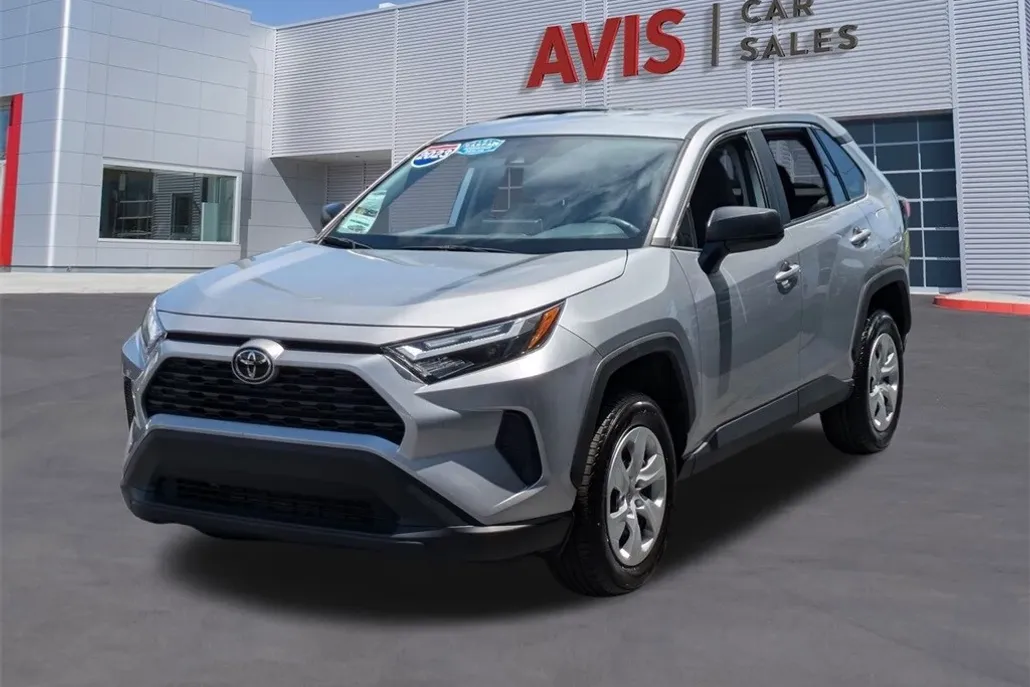 2023 Toyota RAV4 LE photo 1