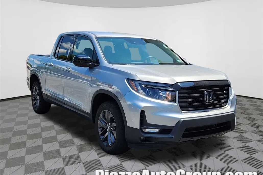 2023 Honda Ridgeline Sport photo 1