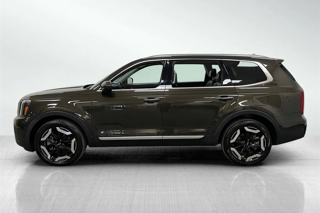 2023 Kia Telluride S photo 1