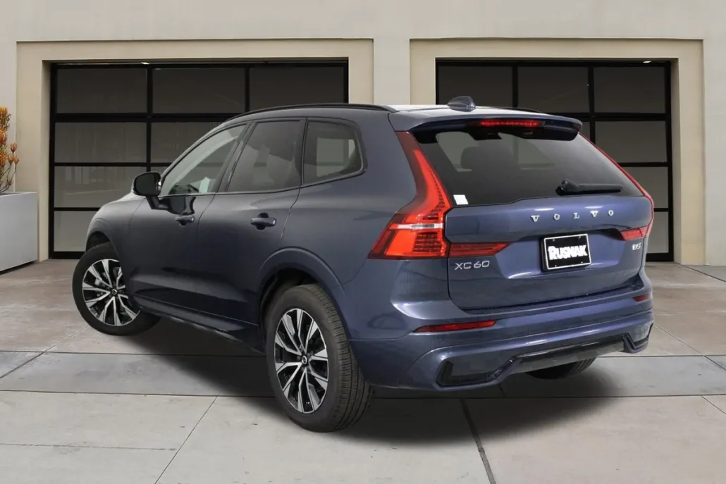 2025 Volvo XC60 B5 Core photo 1