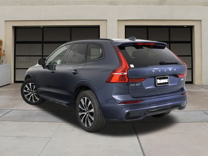 2025 Volvo XC60 B5 Core photo 1
