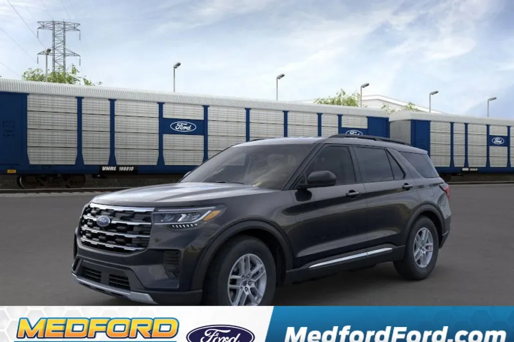 2025 Ford Explorer photo 1
