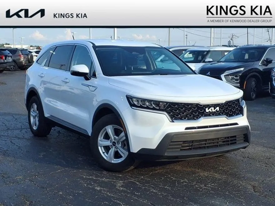 2023 Kia Sorento LX photo 1