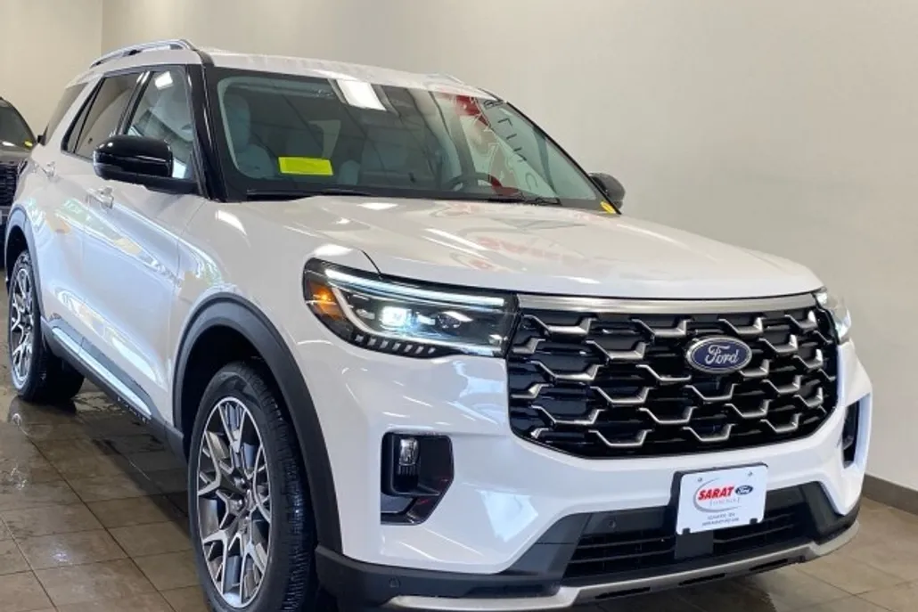 2025 Ford Explorer Platinum photo 1