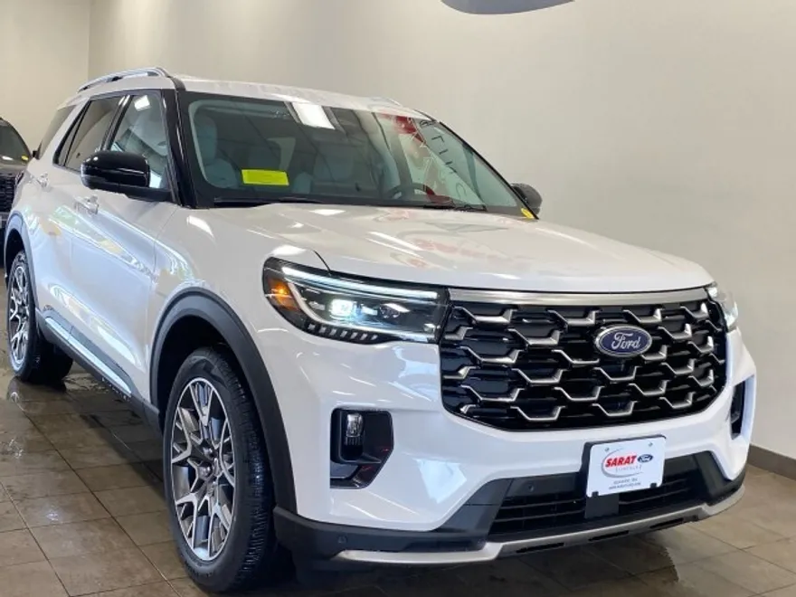 2025 Ford Explorer Platinum photo 1