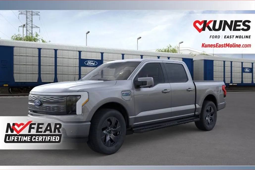 2025 Ford F-150 Lightning Lariat photo 1