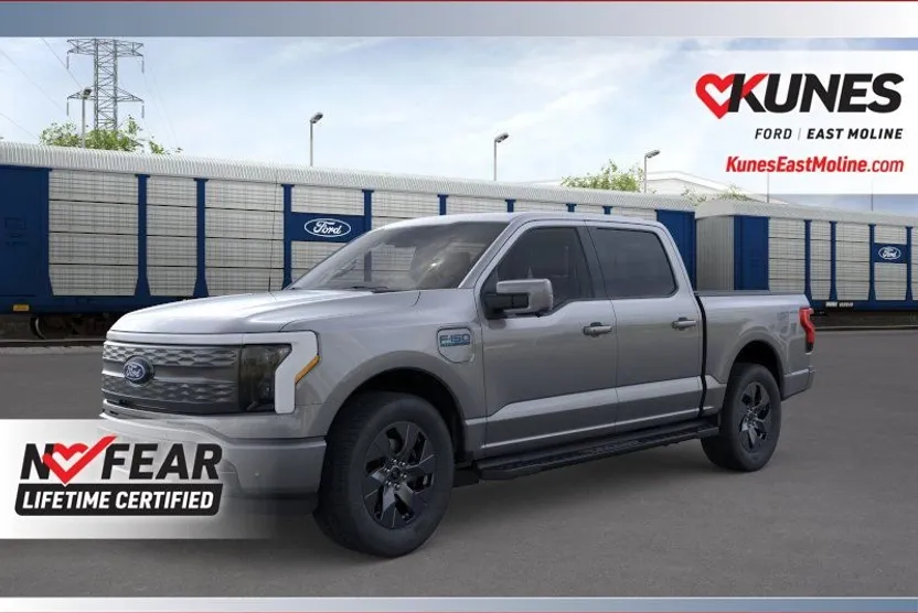 2025 Ford F-150 Lightning Lariat photo 1