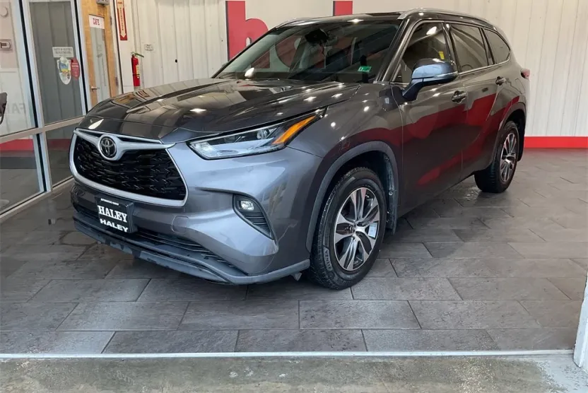 2022 Toyota Highlander XLE photo 1